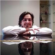 Insegnante di pianoforte diplomato in Conservatorio propone lezioni di strumento e solfeggio